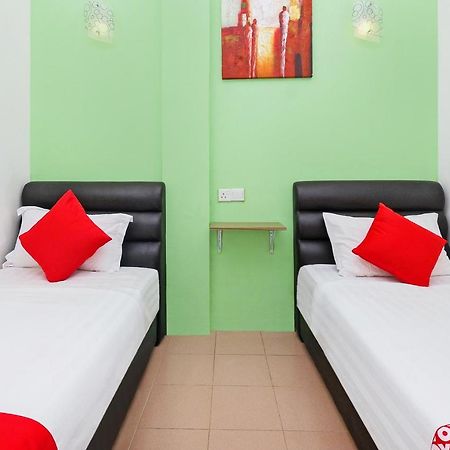 Oyo 850 Gold Star Hotel Chukai Kültér fotó