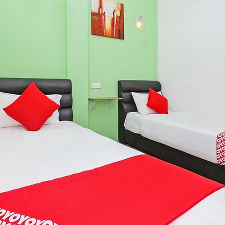 Oyo 850 Gold Star Hotel Chukai Kültér fotó