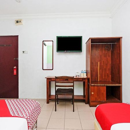Oyo 850 Gold Star Hotel Chukai Kültér fotó