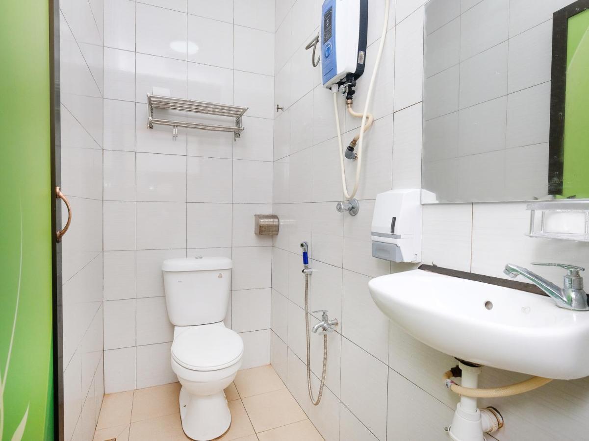 Oyo 850 Gold Star Hotel Chukai Kültér fotó