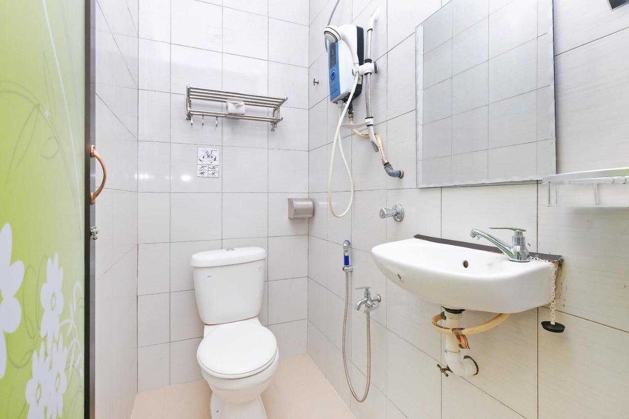 Oyo 850 Gold Star Hotel Chukai Kültér fotó