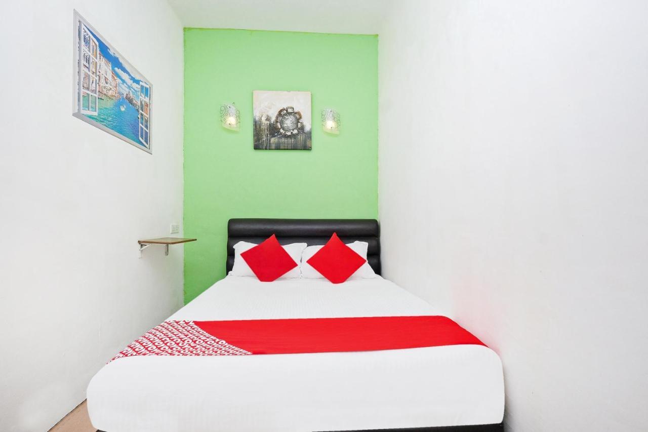 Oyo 850 Gold Star Hotel Chukai Kültér fotó