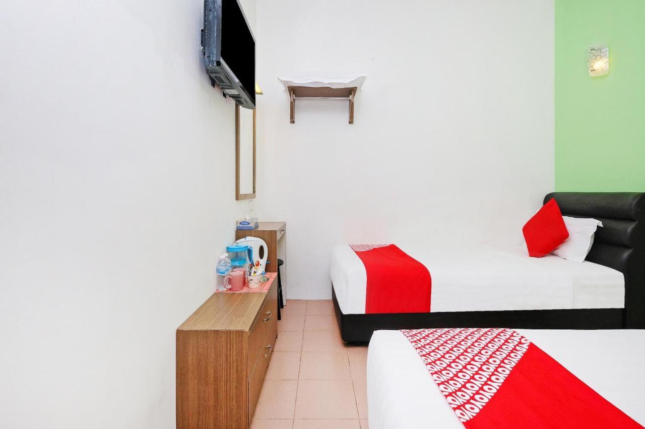 Oyo 850 Gold Star Hotel Chukai Kültér fotó
