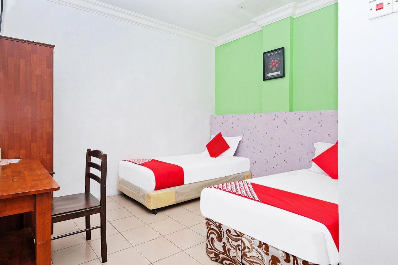 Oyo 850 Gold Star Hotel Chukai Kültér fotó