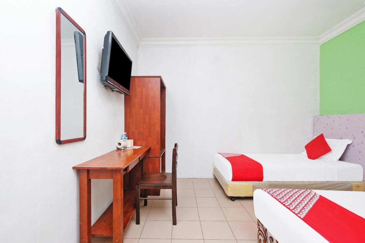 Oyo 850 Gold Star Hotel Chukai Kültér fotó