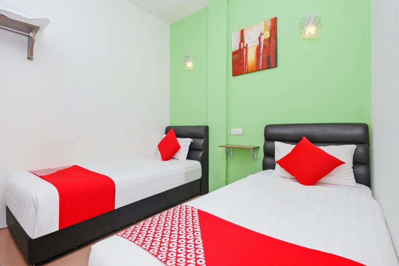 Oyo 850 Gold Star Hotel Chukai Kültér fotó