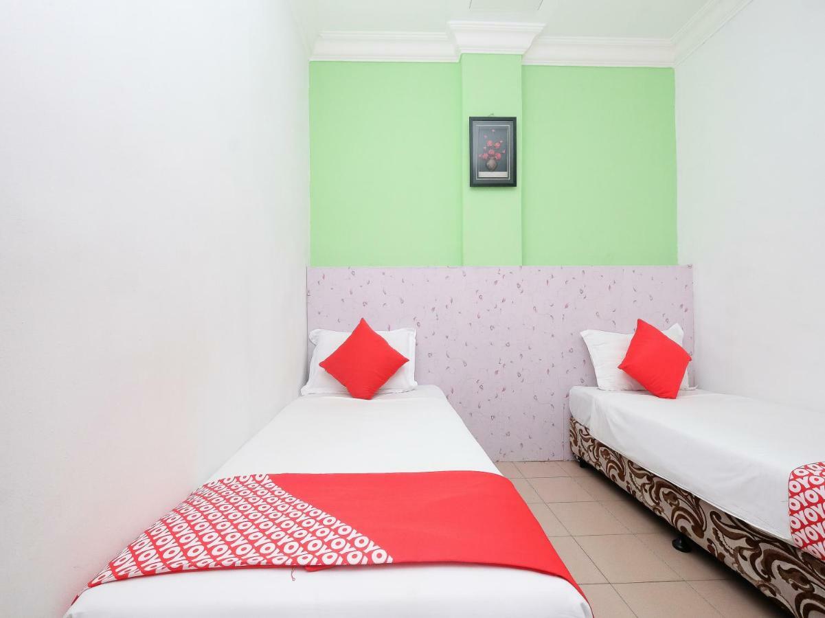 Oyo 850 Gold Star Hotel Chukai Kültér fotó
