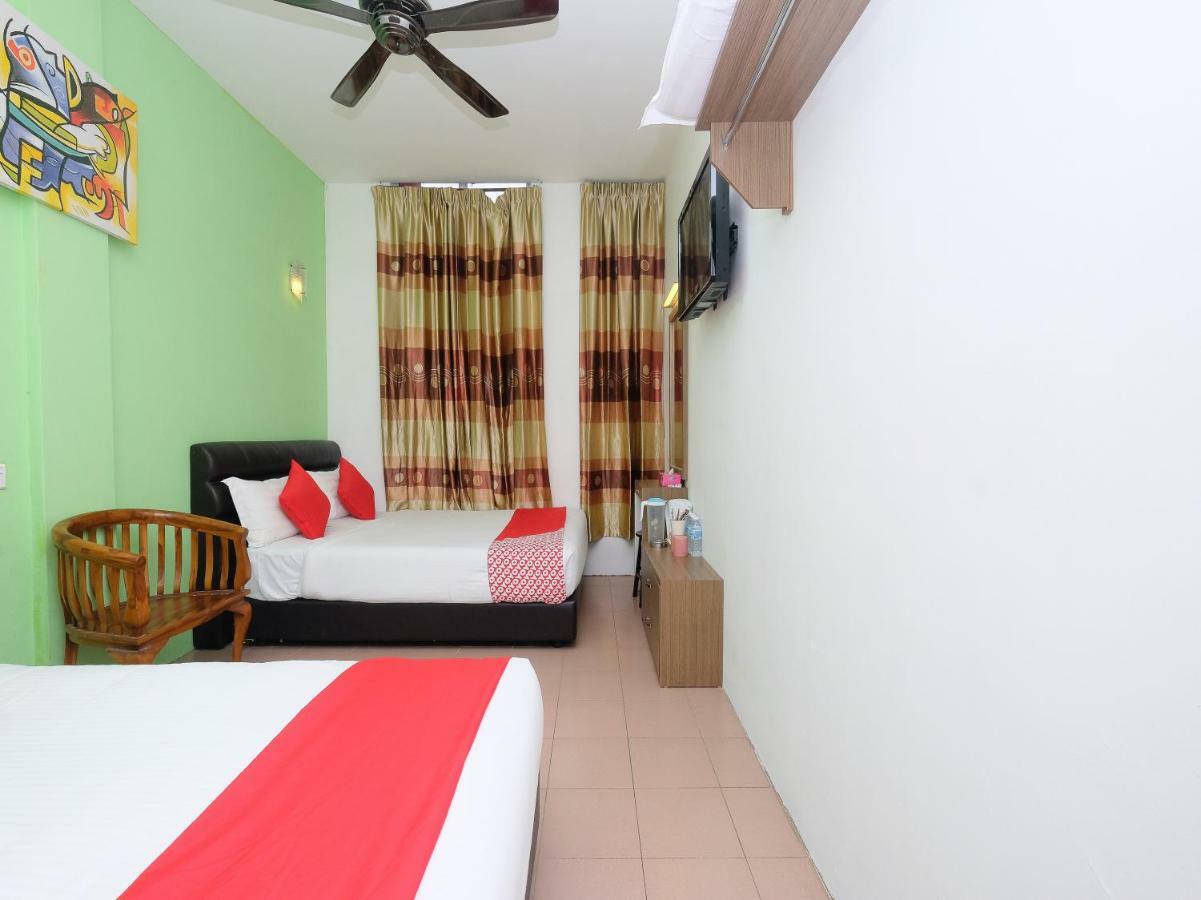 Oyo 850 Gold Star Hotel Chukai Kültér fotó