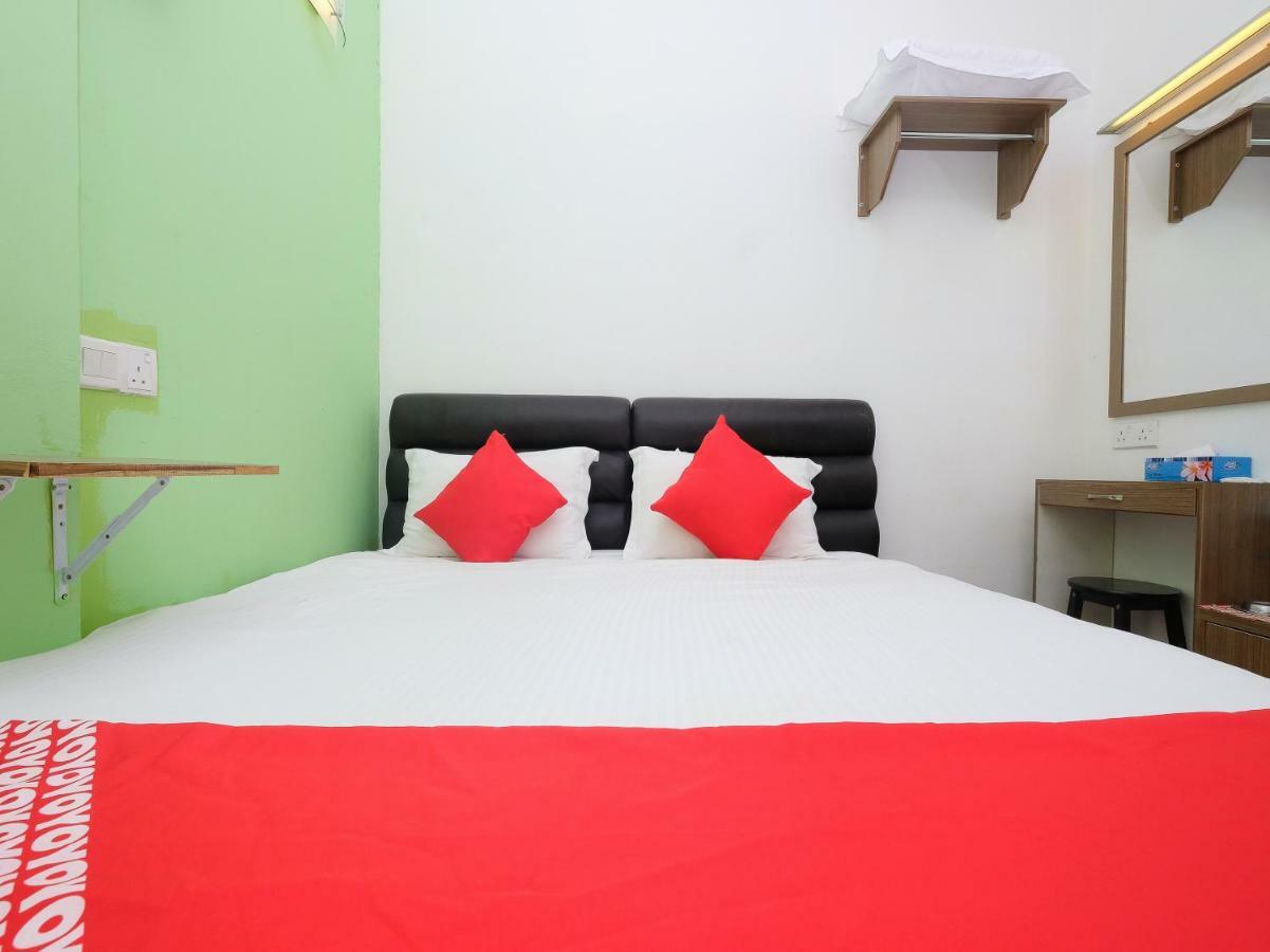 Oyo 850 Gold Star Hotel Chukai Kültér fotó