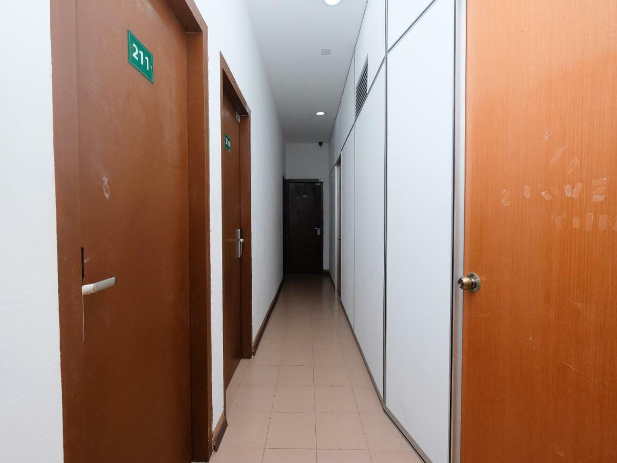 Oyo 850 Gold Star Hotel Chukai Kültér fotó