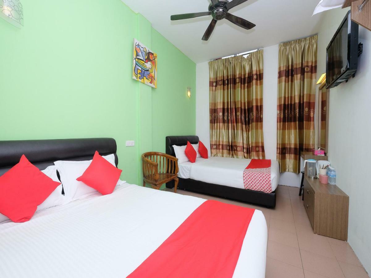 Oyo 850 Gold Star Hotel Chukai Kültér fotó