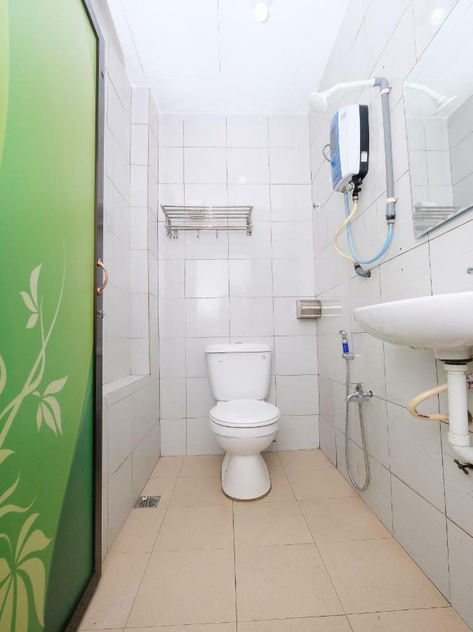 Oyo 850 Gold Star Hotel Chukai Kültér fotó