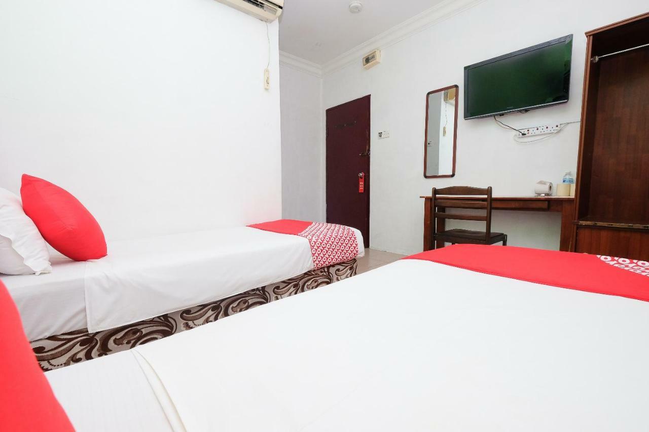 Oyo 850 Gold Star Hotel Chukai Kültér fotó