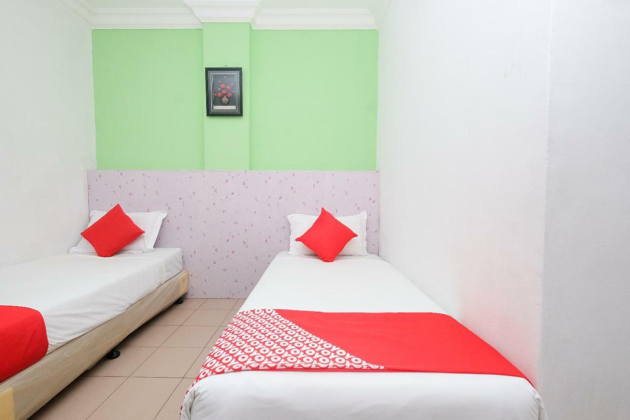 Oyo 850 Gold Star Hotel Chukai Kültér fotó