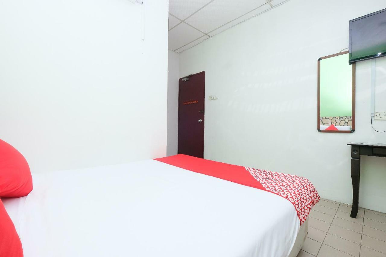 Oyo 850 Gold Star Hotel Chukai Kültér fotó