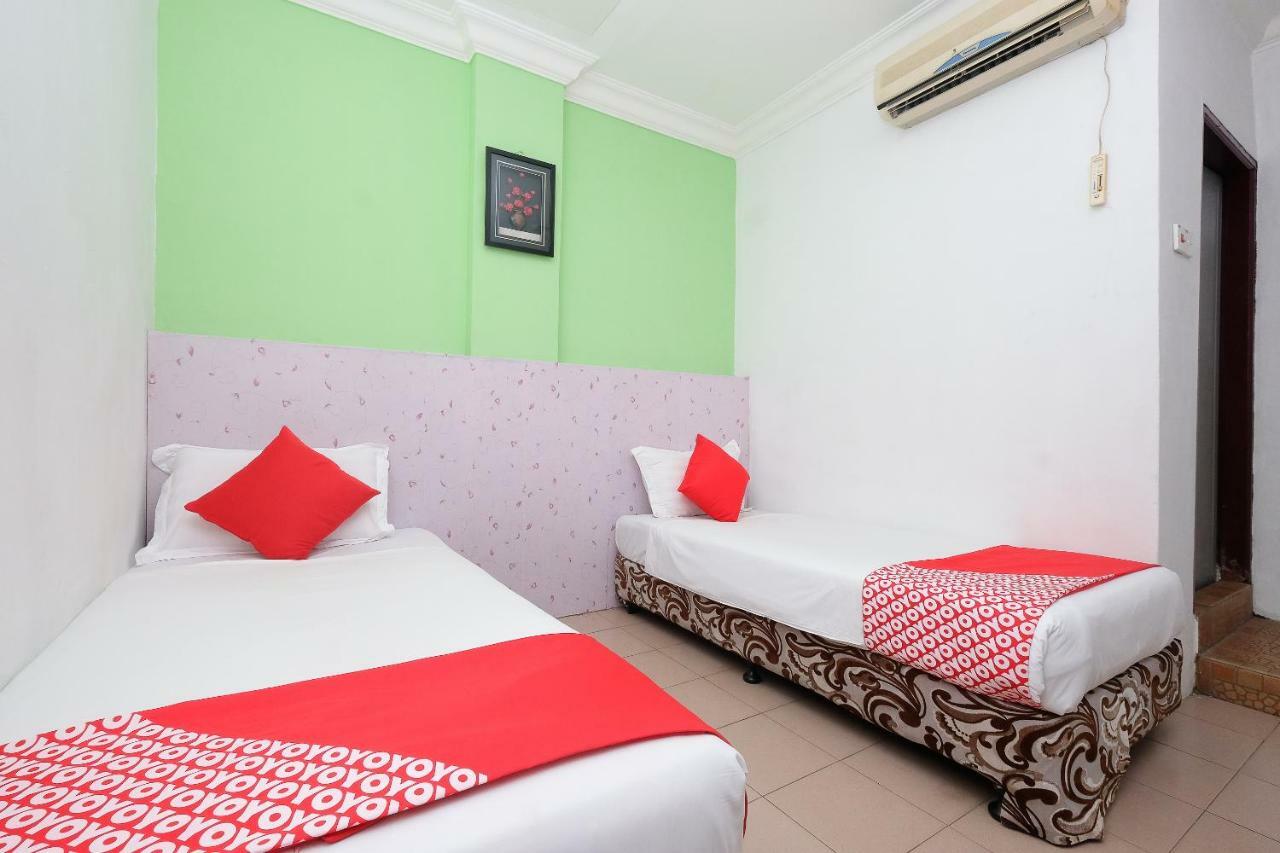 Oyo 850 Gold Star Hotel Chukai Kültér fotó