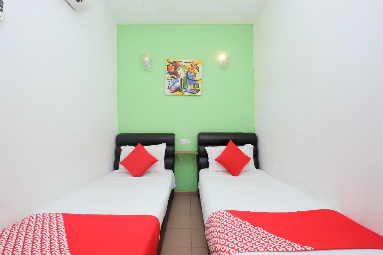 Oyo 850 Gold Star Hotel Chukai Kültér fotó