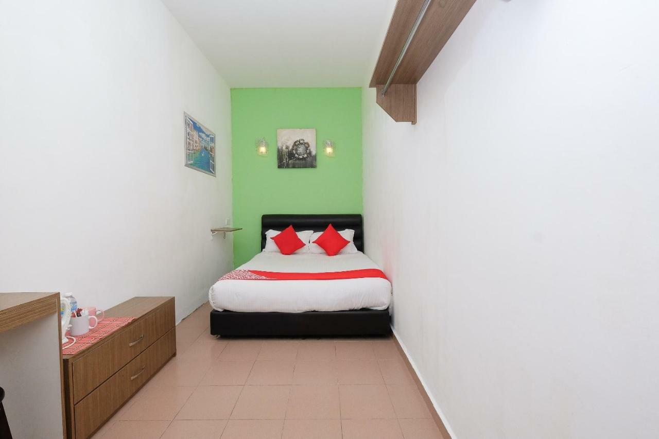 Oyo 850 Gold Star Hotel Chukai Kültér fotó