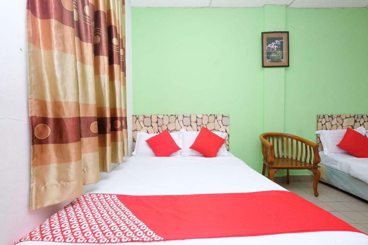 Oyo 850 Gold Star Hotel Chukai Kültér fotó