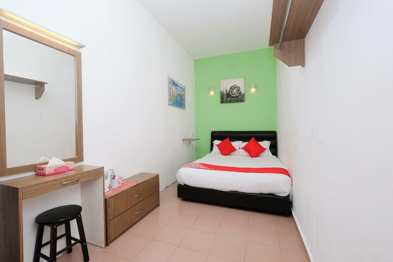 Oyo 850 Gold Star Hotel Chukai Kültér fotó