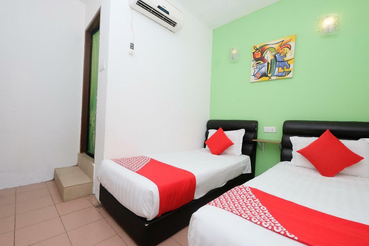 Oyo 850 Gold Star Hotel Chukai Kültér fotó