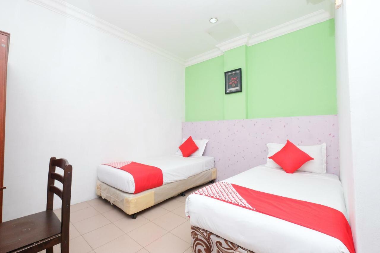 Oyo 850 Gold Star Hotel Chukai Kültér fotó