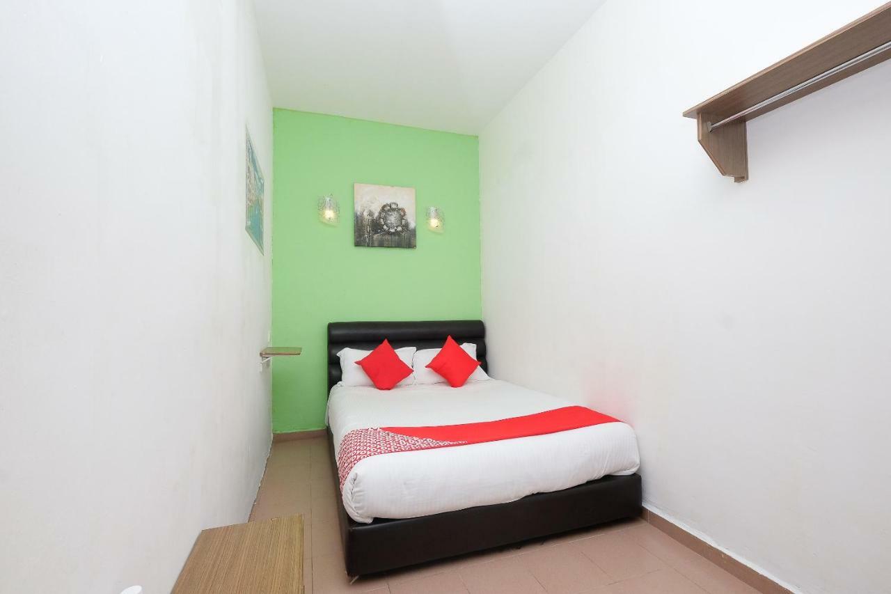 Oyo 850 Gold Star Hotel Chukai Kültér fotó