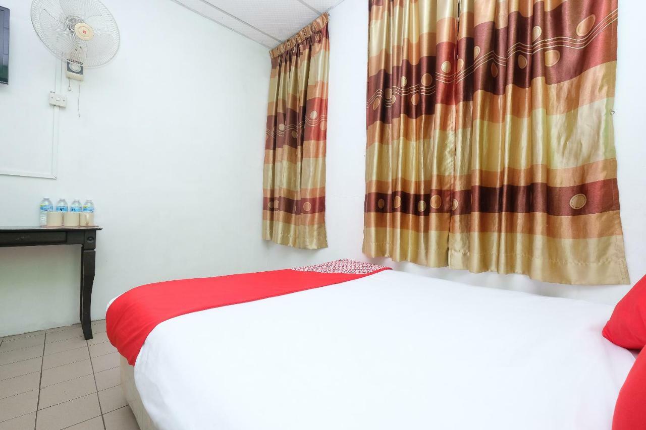 Oyo 850 Gold Star Hotel Chukai Kültér fotó